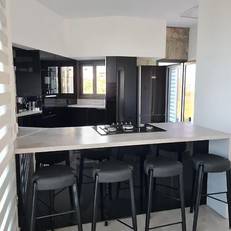 Superior Between The Mountain And The Sea 4+1