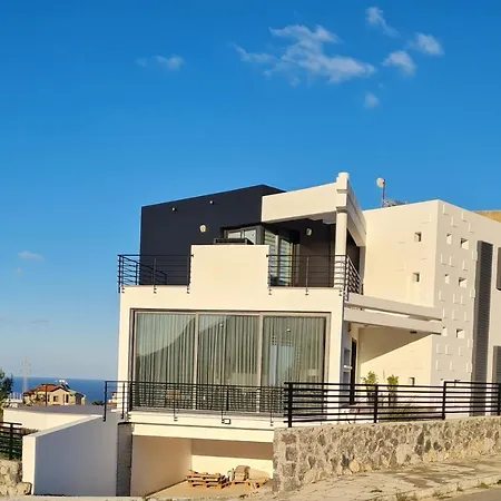 Villa Superior Between The Mountain And The Sea 4+1 *