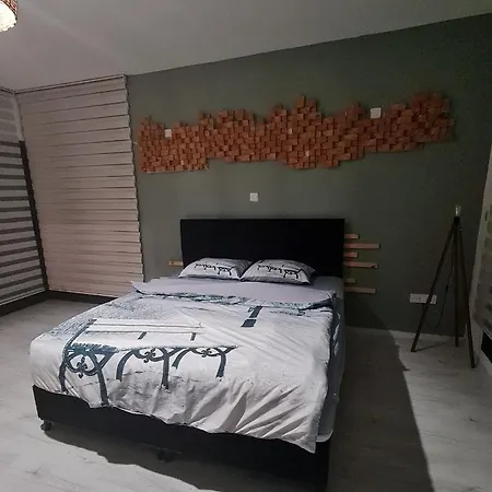 Superior Between The Mountain And The Sea 4+1 *