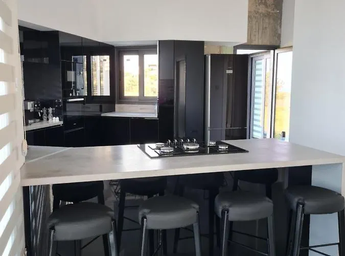 Superior Between The Mountain And The Sea 4+1