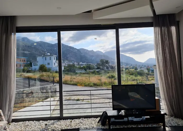 Superior Between The Mountain And The Sea 4+1 * Agios Epiktitos