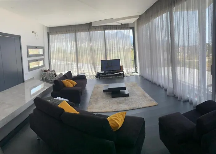 Villa Superior Between The Mountain And The Sea 4+1 *