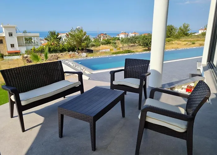 Superior Between The Mountain And The Sea 4+1