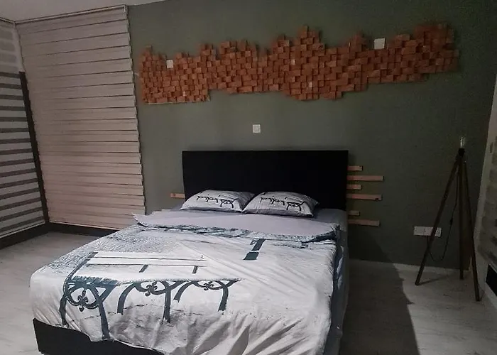 Superior Between The Mountain And The Sea 4+1 *